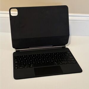 Authentic Apple Magic Keyboard for iPad Pro 11”